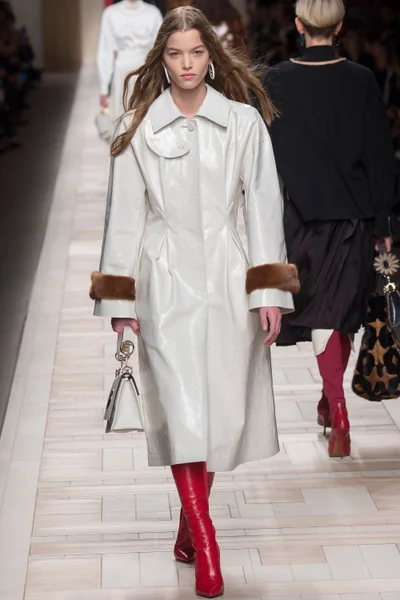 Look 37